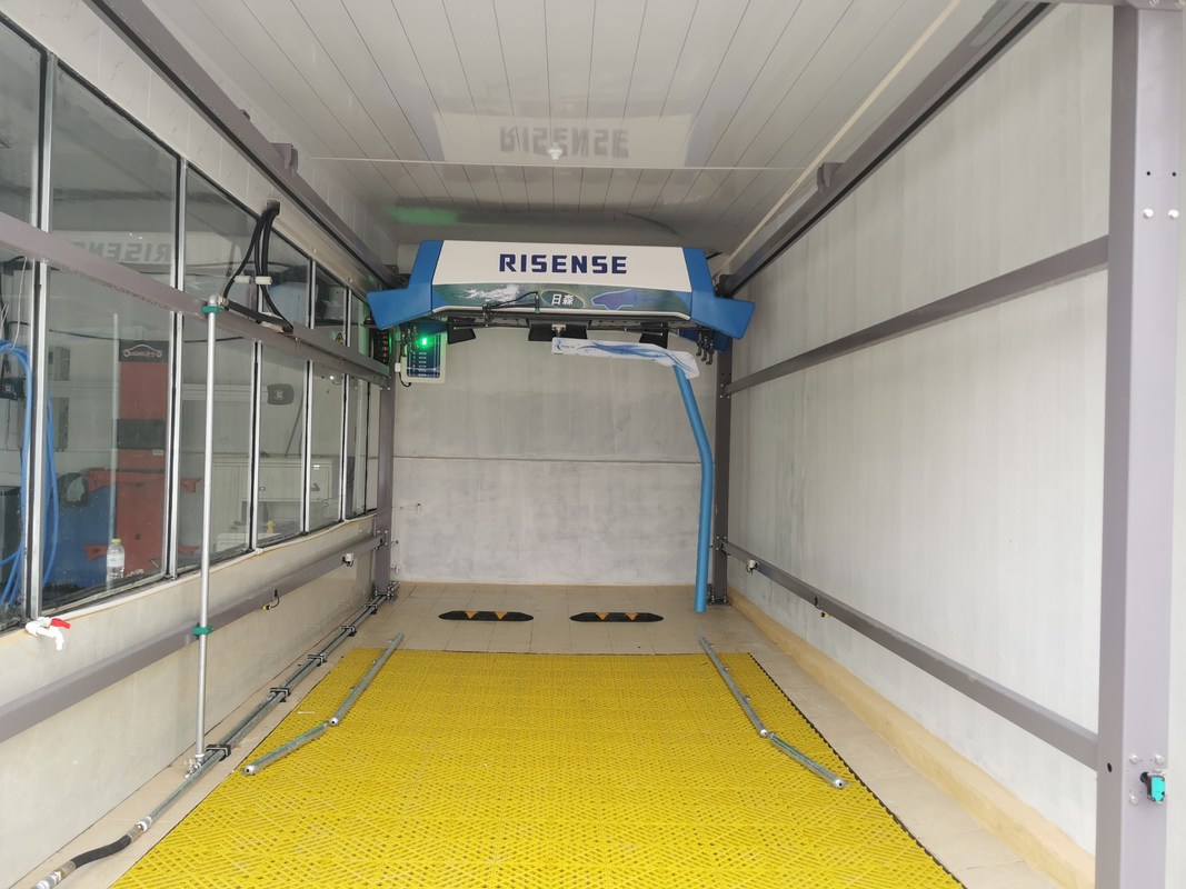 Volledig automatische aanrakingsvrije autoverwasser voor hoogdrukwaterreiniging van de buitenkant van de auto