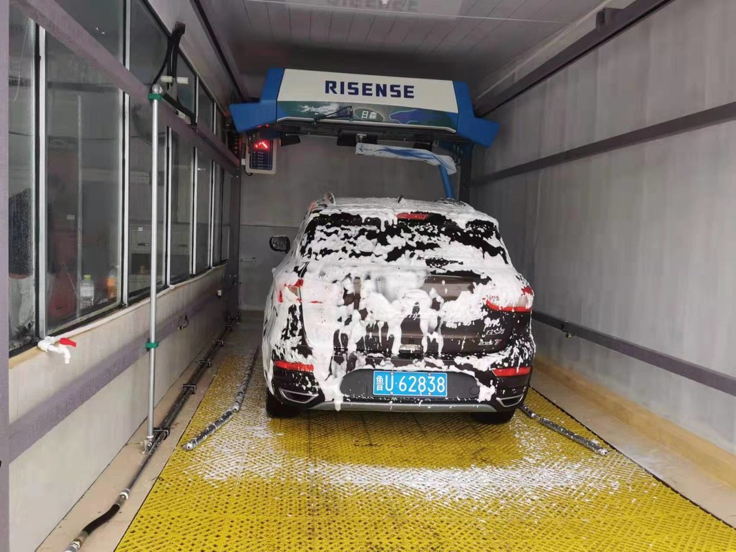 Volledig automatische aanrakingsvrije autoverwasser voor hoogdrukwaterreiniging van de buitenkant van de auto