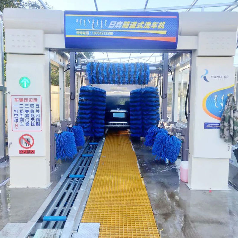 Ervaar het gemak van ons automatische borstelsysteem voor autotunnels